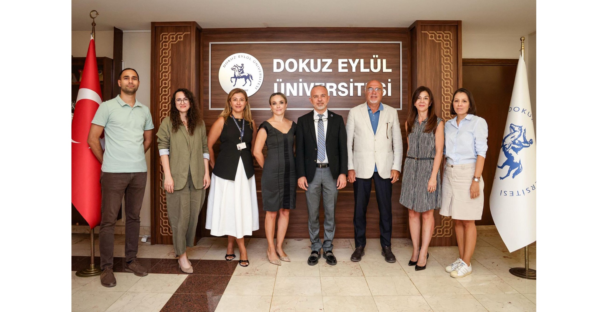 resized_group_2000x1026